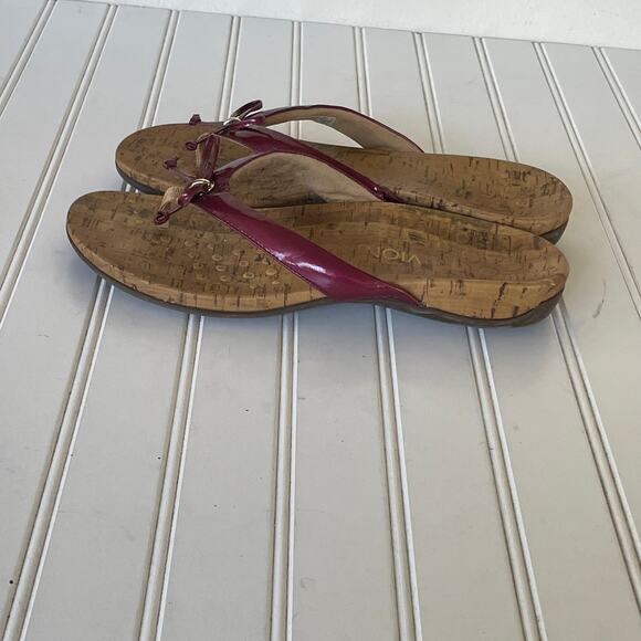 Vionic Red Patent leather flip flops size 10 - Picture 2 of 12